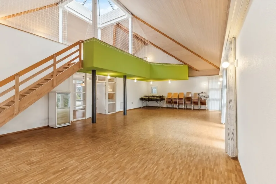 Kita Fläche wenige Gehminuten vom Bahnhof Schwerzenbach