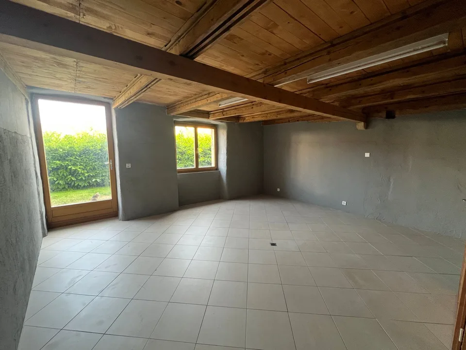 Delizioso appartamento di 4,5 locali in Provenza con terrazza e giardino
