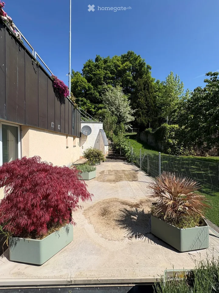 Appartamento luminoso 3.5 locali con terrazza e bella vista a Hofstetten-Flüh