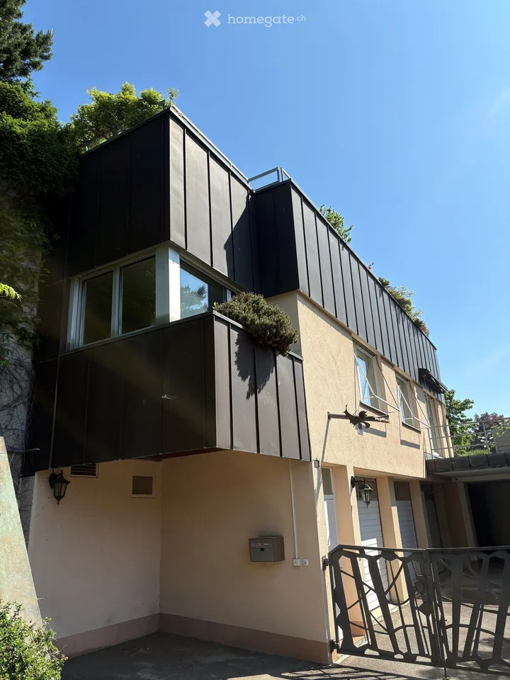 Appartamento luminoso 3.5 locali con terrazza e bella vista a Hofstetten-Flüh