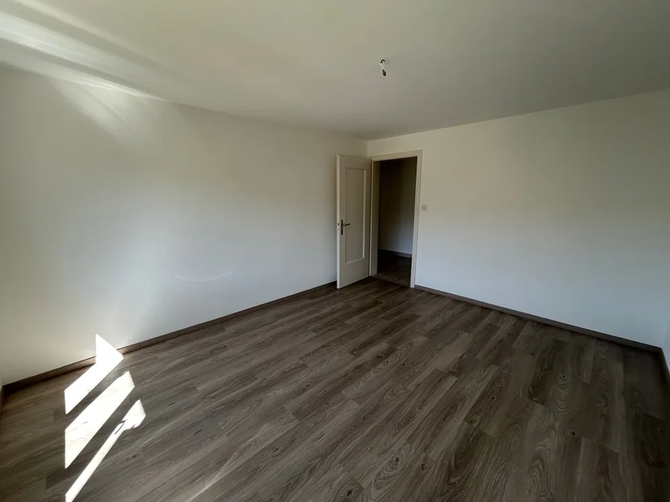 Zu vermieten: 3-Zimmer-Wohnung mit Balkon - Paul-Charmillot 82, St-Imier – Foto 6 von 14