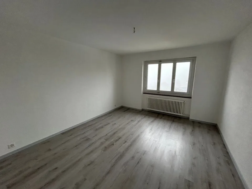 Zu vermieten: 3-Zimmer-Wohnung mit Balkon - Paul-Charmillot 82, St-Imier – Foto 7 von 14