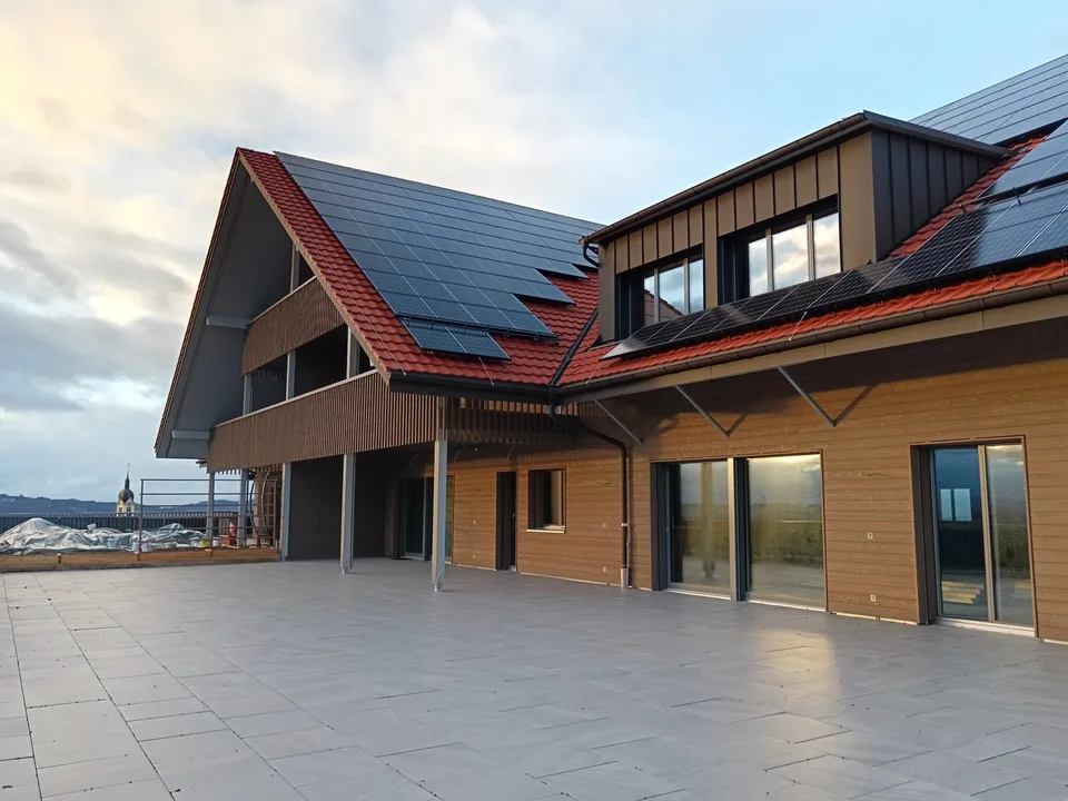 Il tuo nuovo luogo di lavoro: 89m2 e 420m2 di spazi ufficiali in costruzione di alta qualità con terrazza e vista