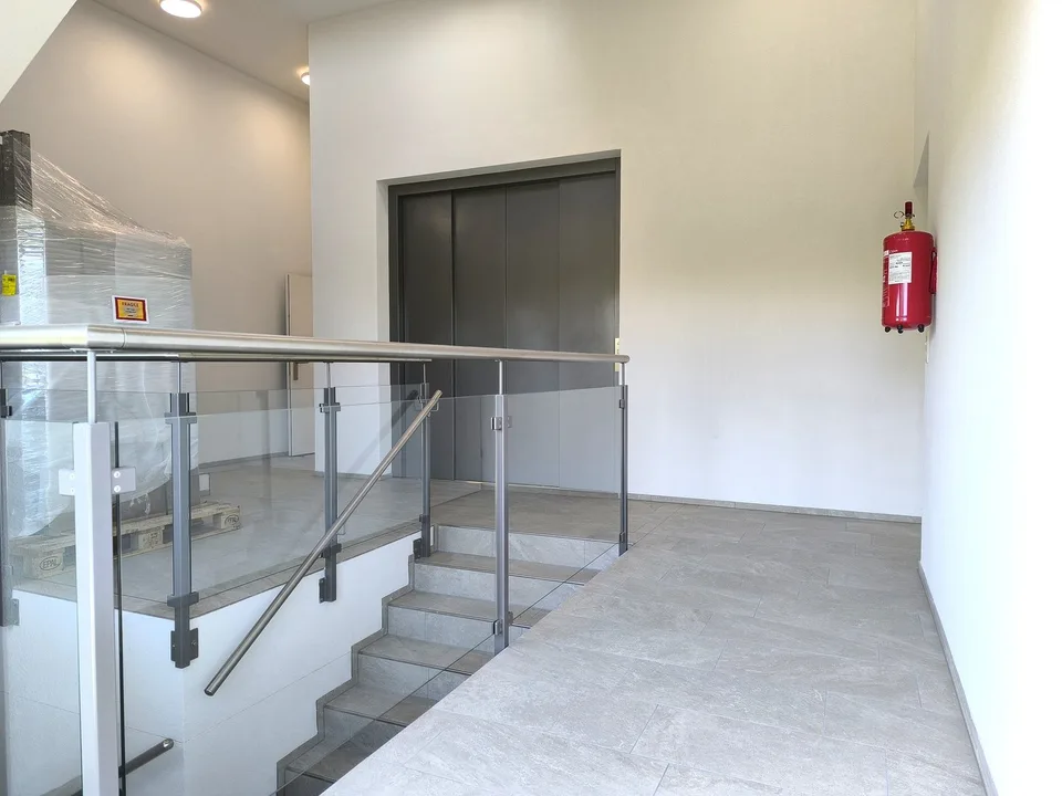 Il tuo nuovo luogo di lavoro: 89m2 e 420m2 di spazi ufficiali in costruzione di alta qualità con terrazza e vista – foto 6 di 20