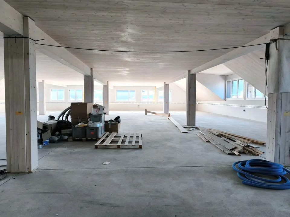 Il tuo nuovo luogo di lavoro: 89m2 e 420m2 di spazi ufficiali in costruzione di alta qualità con terrazza e vista – foto 11 di 20