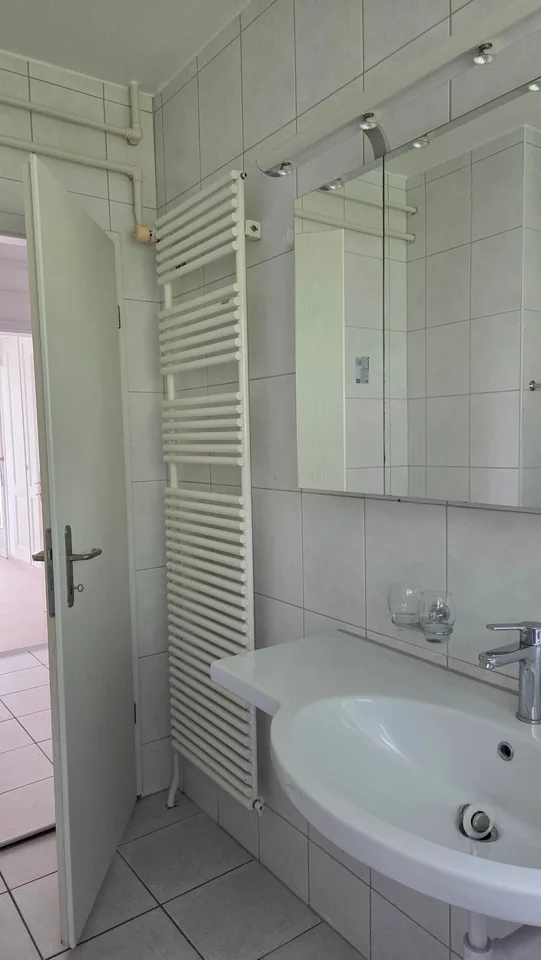 Appartamento situato in un piccolo edificio di 4 unità. – foto 9 di 16