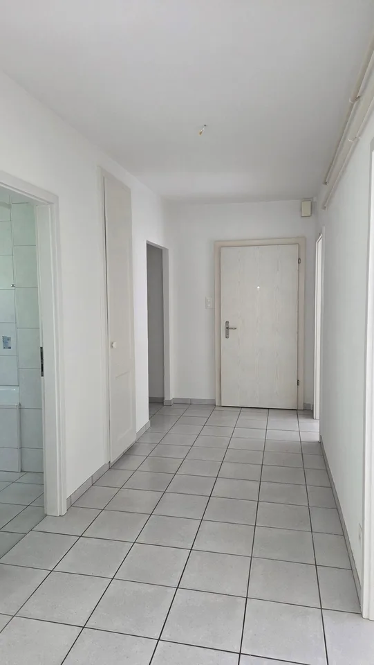 Appartamento situato in un piccolo edificio di 4 unità. – foto 13 di 16