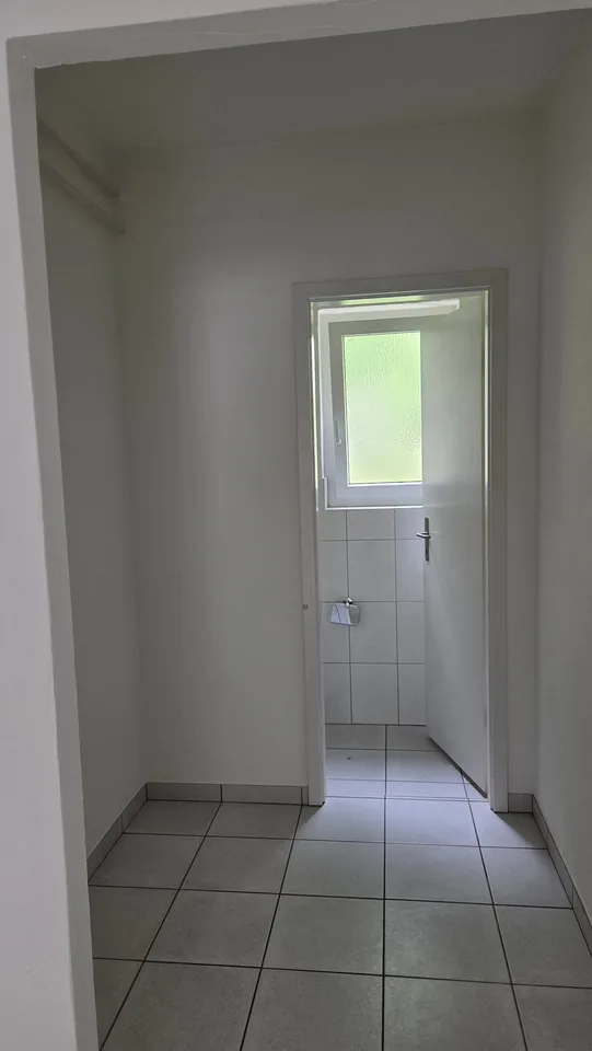 Appartamento situato in un piccolo edificio di 4 unità. – foto 10 di 16