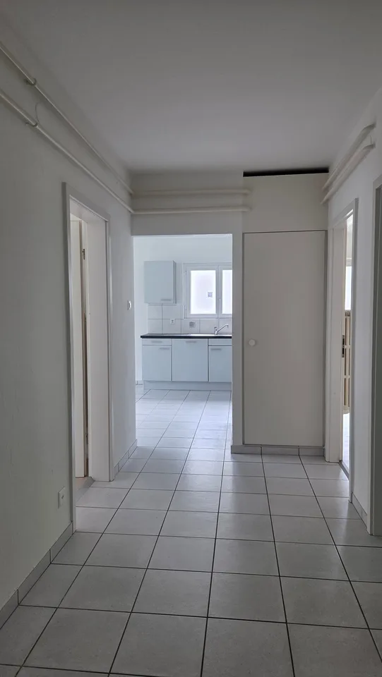 Appartamento situato in un piccolo edificio di 4 unità. – foto 12 di 16
