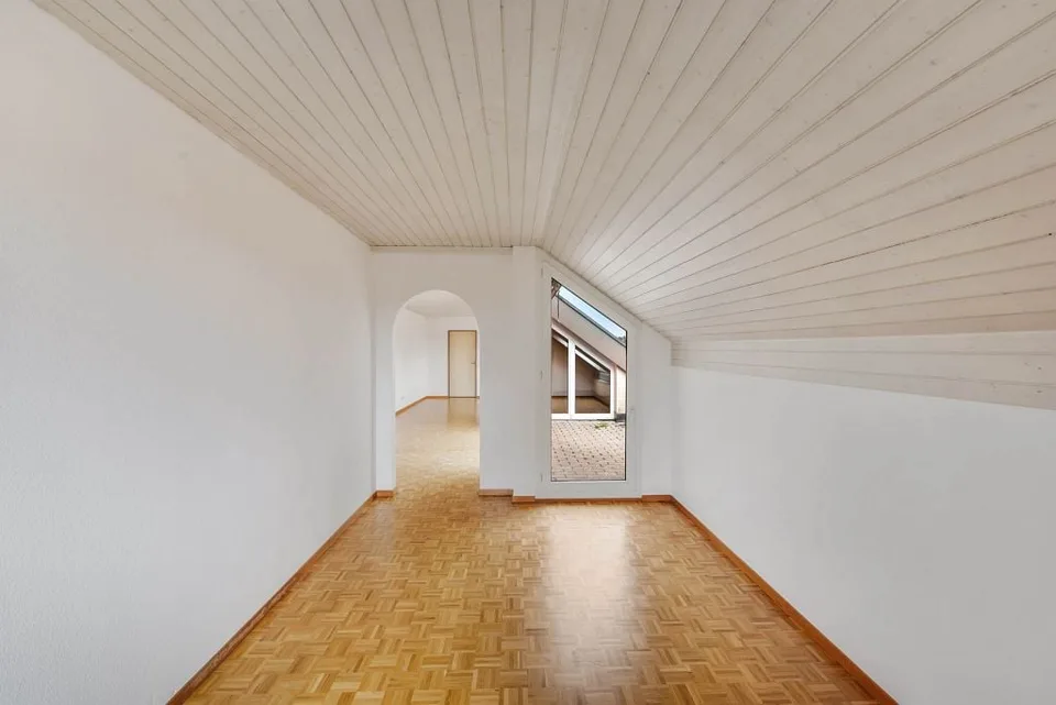 Grosszügige 4.5-Zimmerwohnung im Dachgeschoss mit Balkon