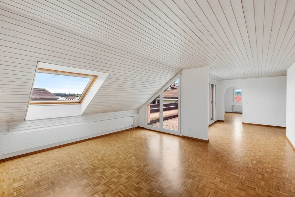 Grosszügige 4.5-Zimmerwohnung im Dachgeschoss mit Balkon