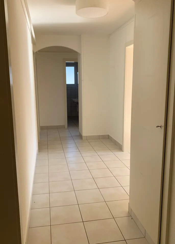 1. MIETE ANGEBOTEN - Charmantes 4.5-Zimmer-Wohnung mit Balkon – Foto 6 von 7