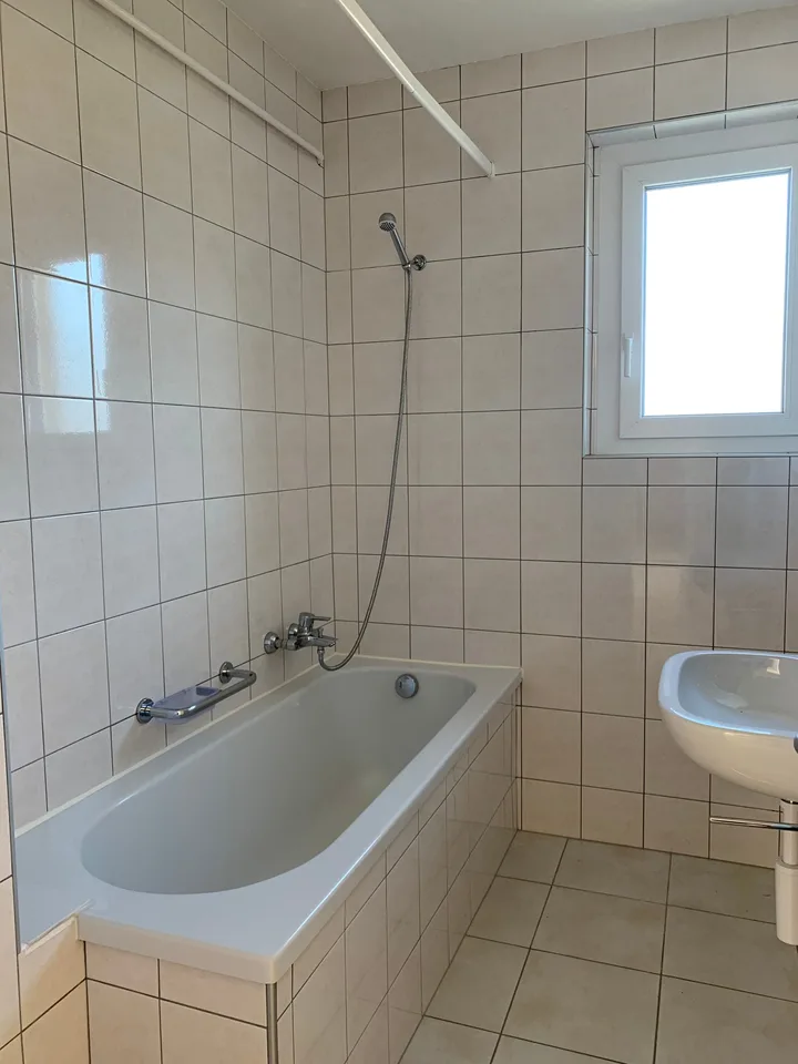 1. MIETE ANGEBOTEN - Charmantes 4.5-Zimmer-Wohnung mit Balkon – Foto 7 von 7