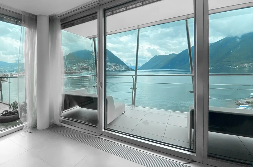 LUXURY APARTMENT WITH BREATHTAKING LAKE VIEW