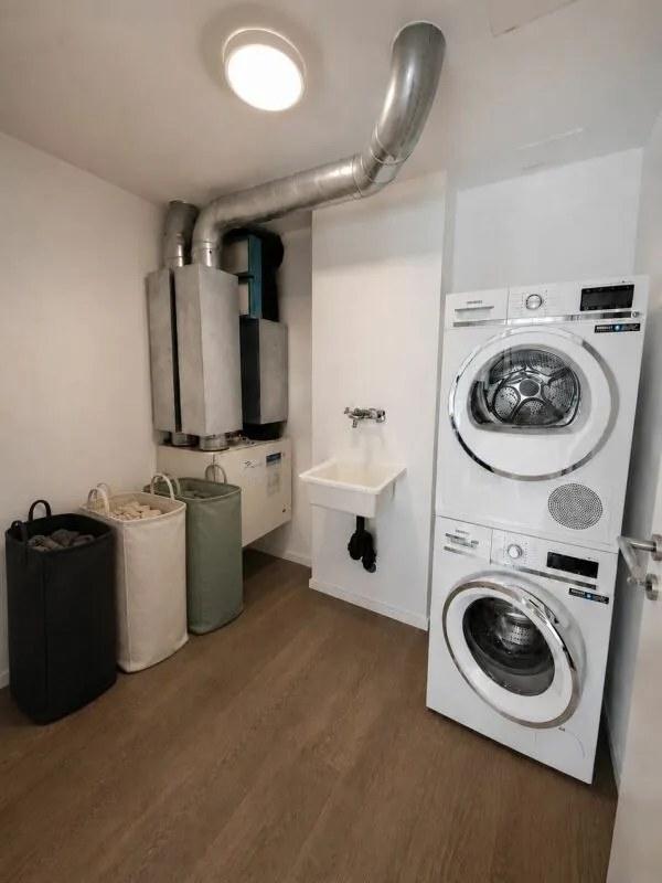 Vivere come in una casa unifamiliare - Bella maisonette di 5,5 locali con posto giardino e balcone a Fahrwangen sul lago di Hallwil – foto 9 di 16
