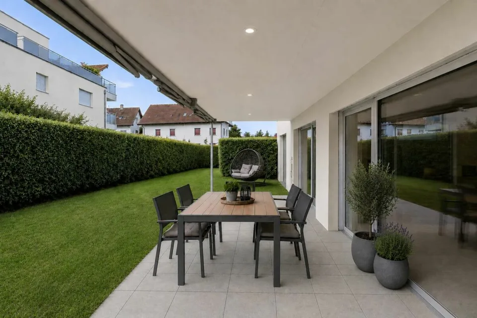 Vivere come in una casa unifamiliare - Bella maisonette di 5,5 locali con posto giardino e balcone a Fahrwangen sul lago di Hallwil – foto 6 di 16