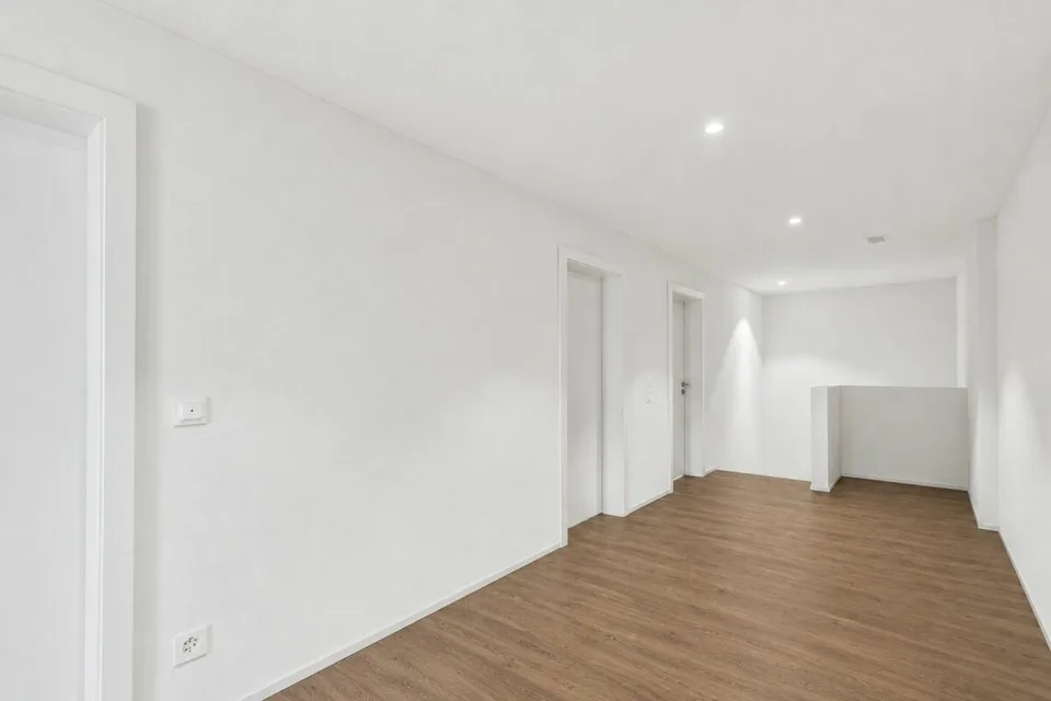 Vivere come in una casa unifamiliare - Bella maisonette di 5,5 locali con posto giardino e balcone a Fahrwangen sul lago di Hallwil – foto 11 di 16