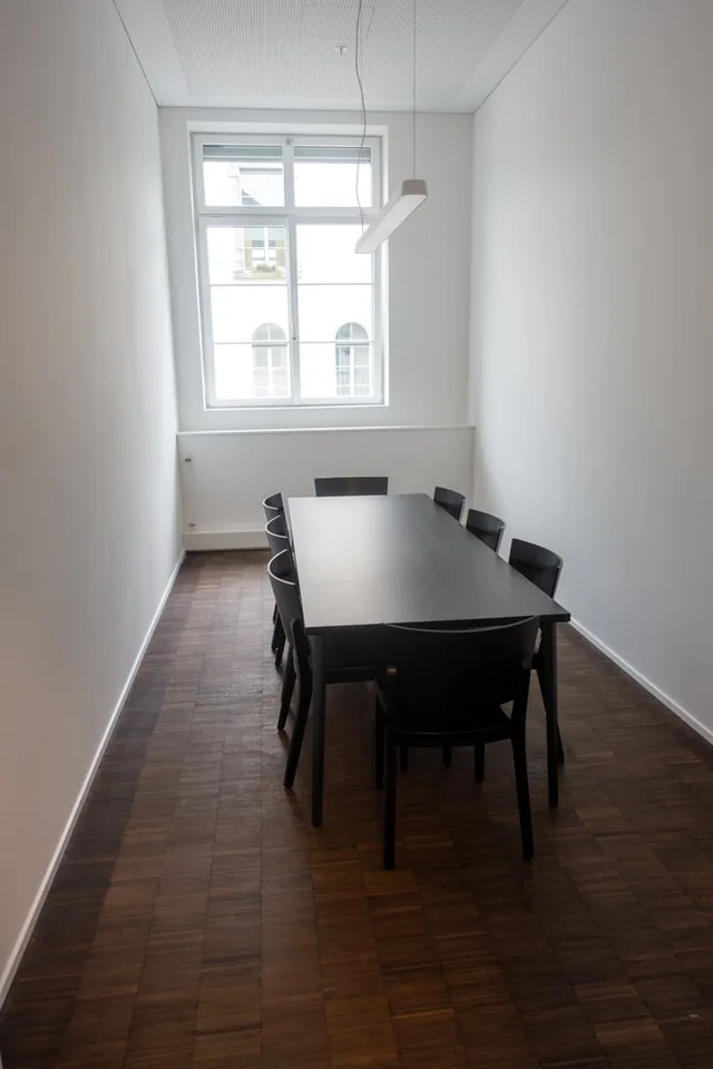 Büroraum im sanierten Fabrikgebäude mit Industriecharme zu vermieten