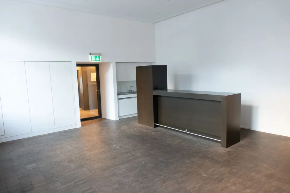 Büroraum im sanierten Fabrikgebäude mit Industriecharme zu vermieten