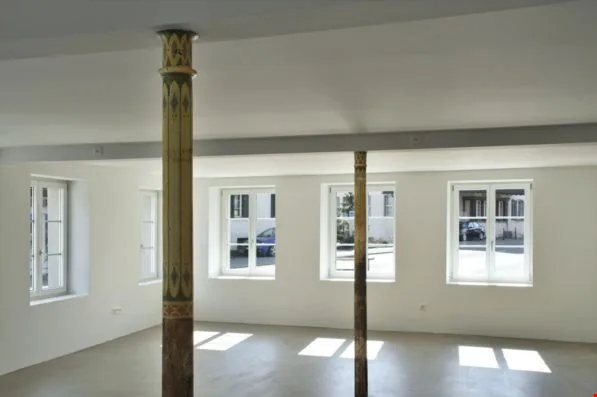 Studio / Spazio commerciale/uffici in posizione centrale