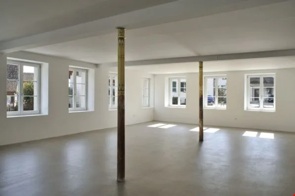 Studio / Spazio commerciale/uffici in posizione centrale