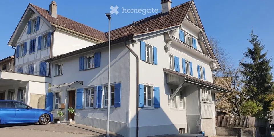 Modernized 7.5-room semi-detached house