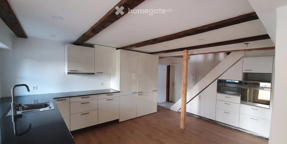 Modernized 7.5-room semi-detached house