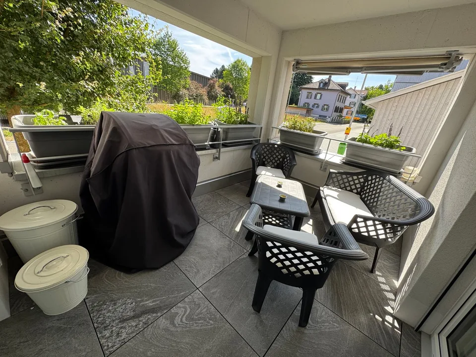 Moderne 2.5-Zimmer-Wohnung mit Balkon in Flawil
