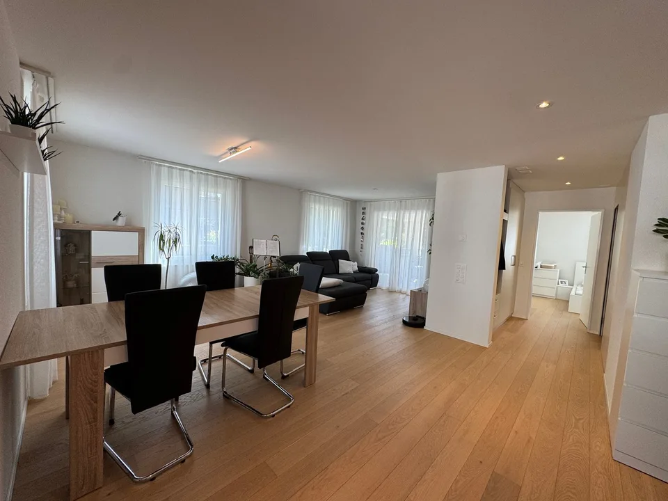Moderne 2.5-Zimmer-Wohnung mit Balkon in Flawil