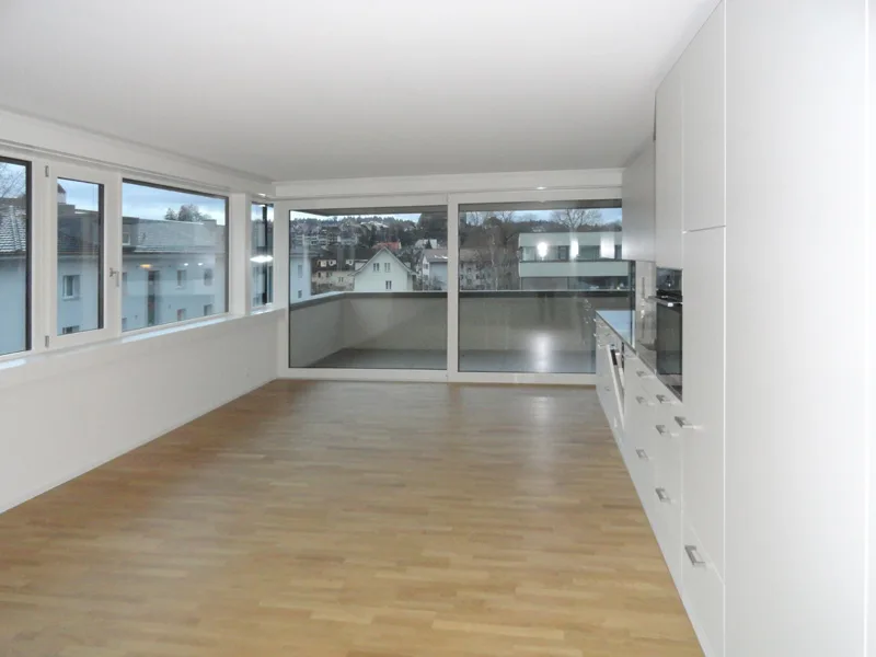Grosszügige Wohnung in der Überbauung "Strandweg"