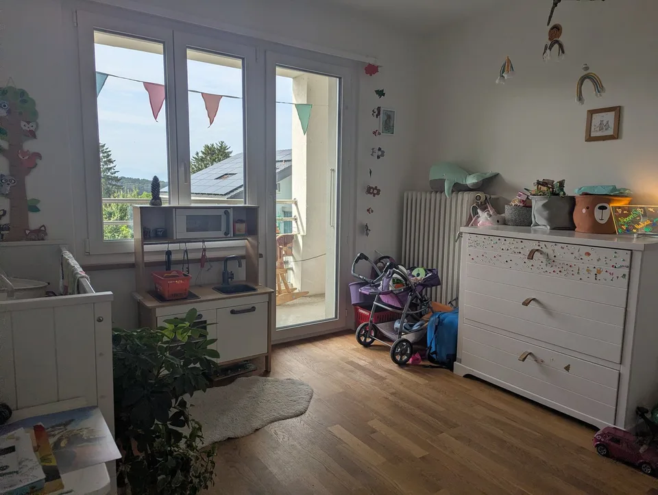Affascinante appartamento di 4 locali con balcone a Täuffelen