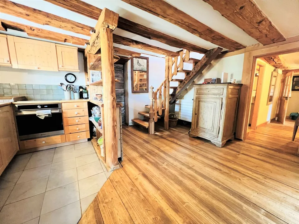 Casa con molto charme di 6,5 camere ristrutturata - Spaziosa e luminosa - Posizione tranquilla – foto 6 di 16