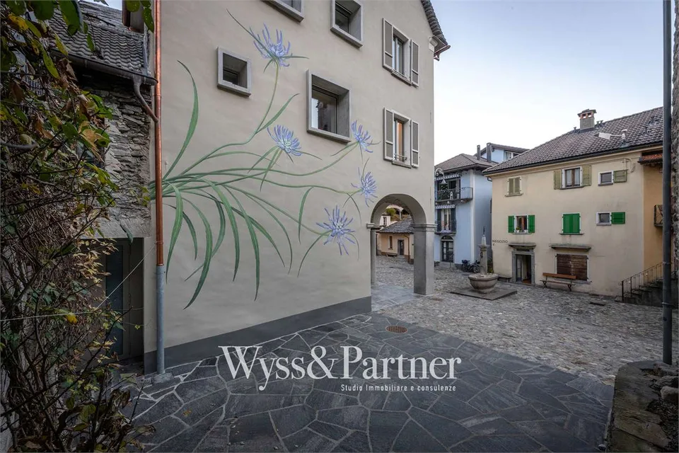 Kleines Bar auf zwei Ebenen in dem malerischen Platz von Intragna zu vermieten