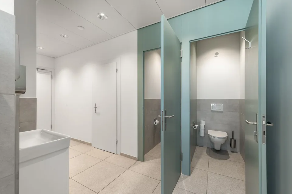 Spazio moderno e di alta qualità in una posizione privilegiata! – foto 8 di 9