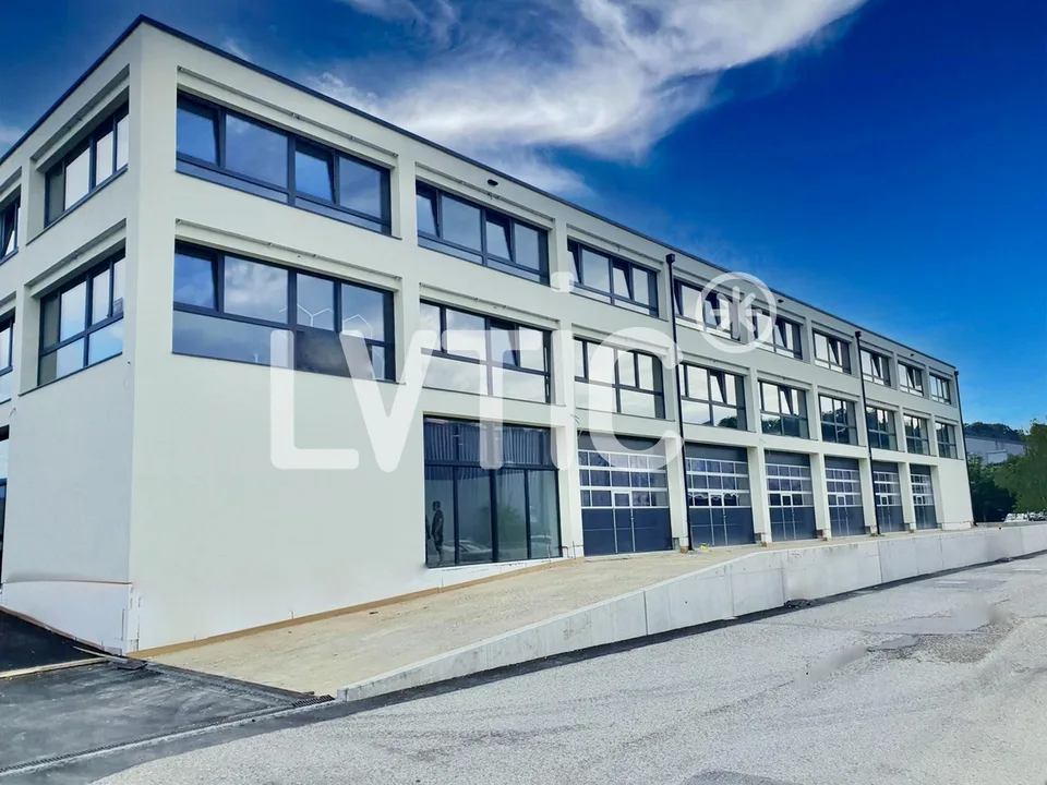 Atelier, dépôt, bureaux de 183 m2 à louer à Yverdon