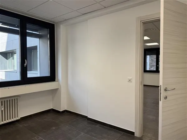 Lugano: Bureau 5 pièces