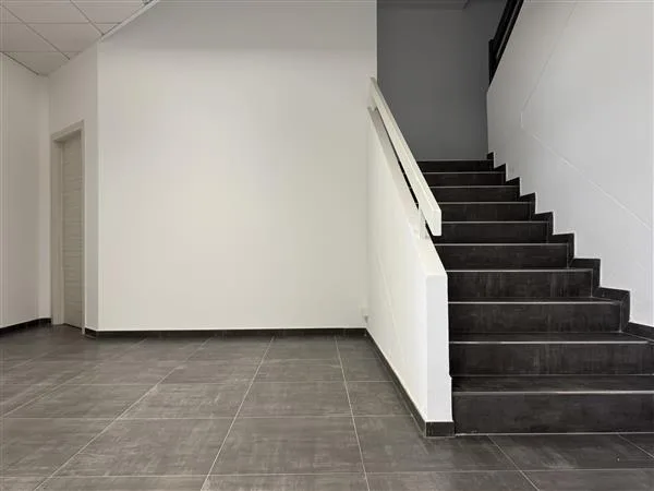 Lugano: Bureau 5 pièces