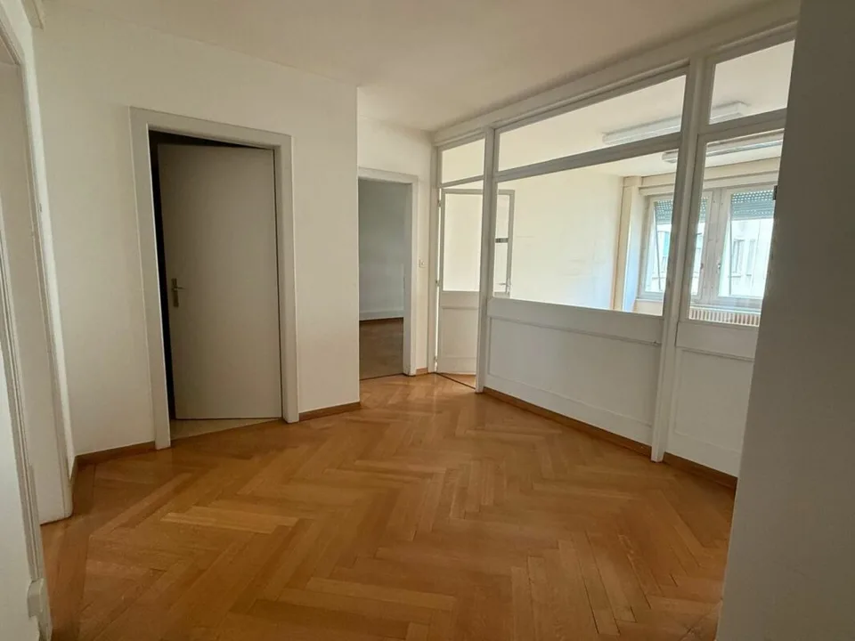 Ufficio di 116 m2 in affitto vicino alla stazione