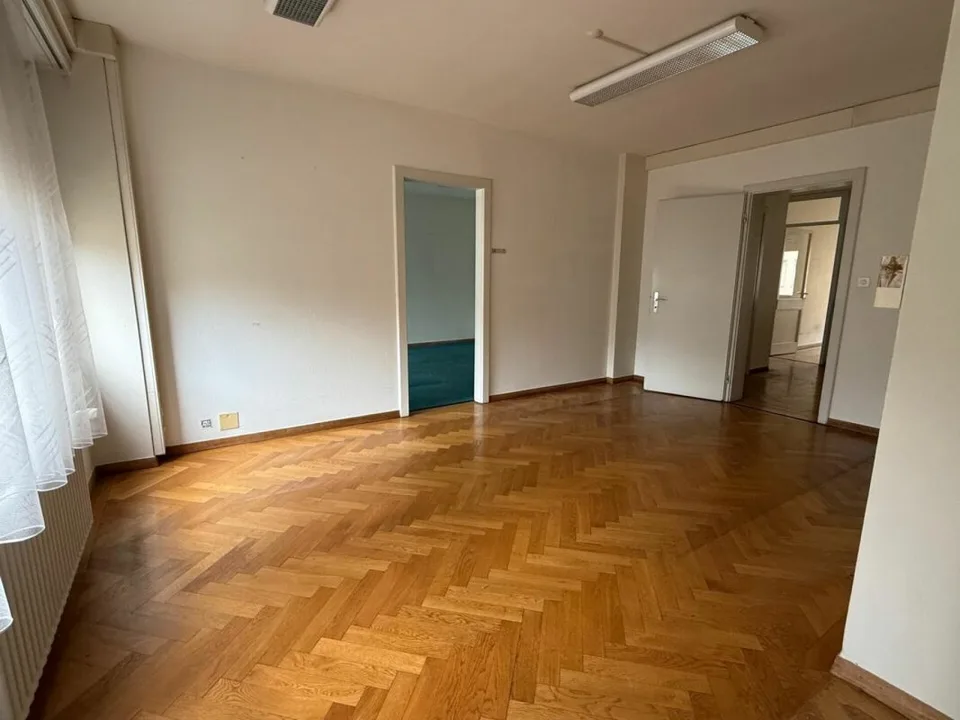 Ufficio di 116 m2 in affitto vicino alla stazione