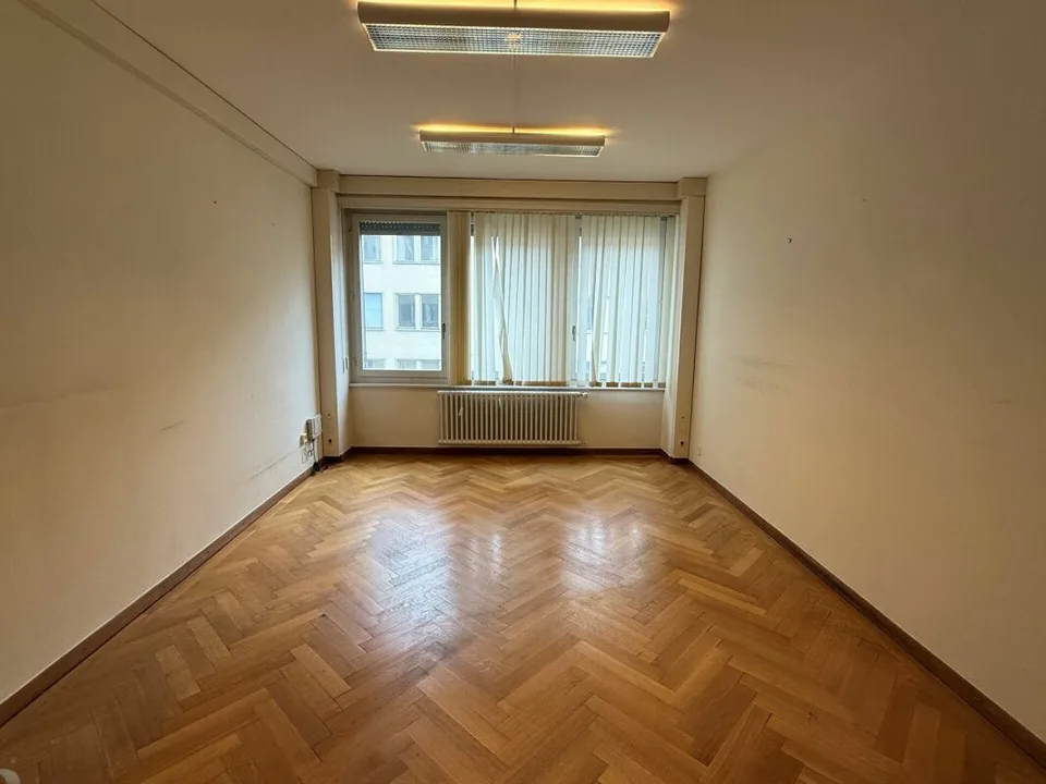Ufficio di 116 m2 in affitto vicino alla stazione