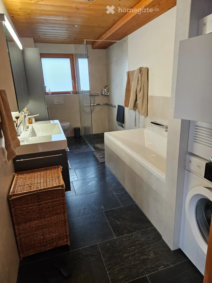 Traumhafte 3.5-Zimmer-Wohnung mit Seeblick in Oberhofen