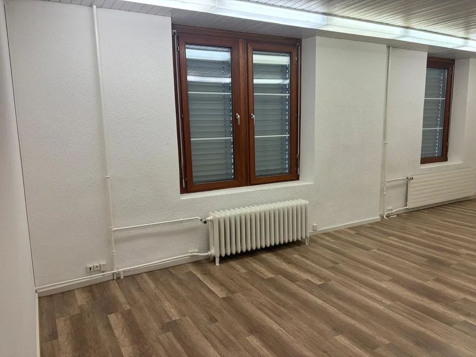 Vielseitiger Arbeits- oder Praxisraum