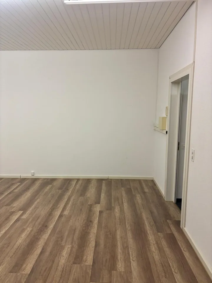 Vielseitiger Arbeits- oder Praxisraum