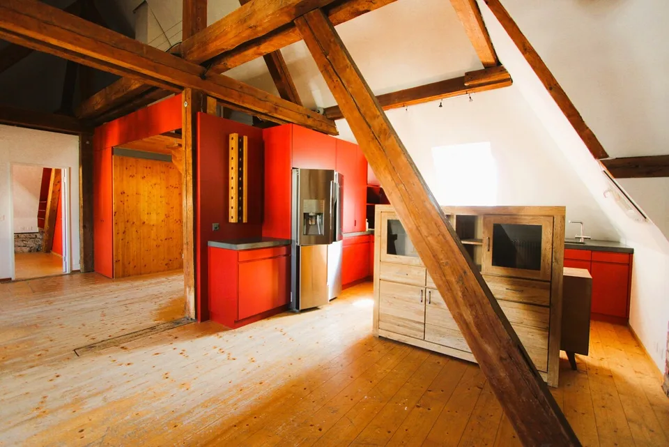 Stimmige 2.5-Dachwohnung mit Galerie und viel Charme