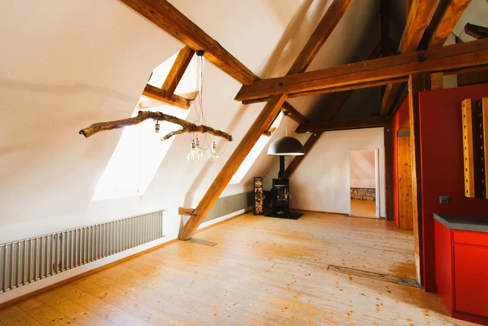 Stimmige 2.5-Dachwohnung mit Galerie und viel Charme