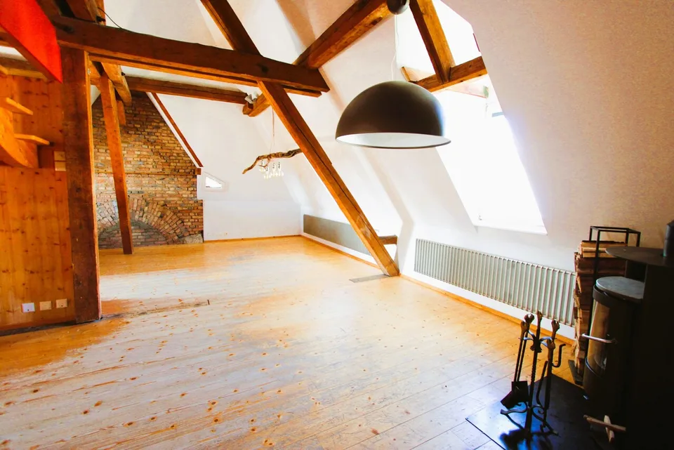 Stimmige 2.5-Dachwohnung mit Galerie und viel Charme