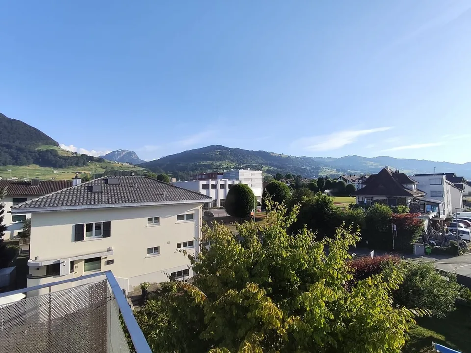 2.5-Zi. Dachwohnung mit Cheminée in Siebnen mieten