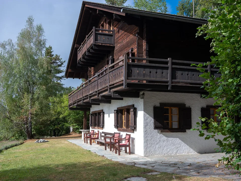 Traumhafte Lage - Geräumiges Chalet mit spektakulärer Aussicht auf das Val d'Anniviers