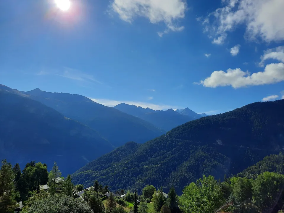 Traumhafte Lage - Geräumiges Chalet mit spektakulärer Aussicht auf das Val d'Anniviers