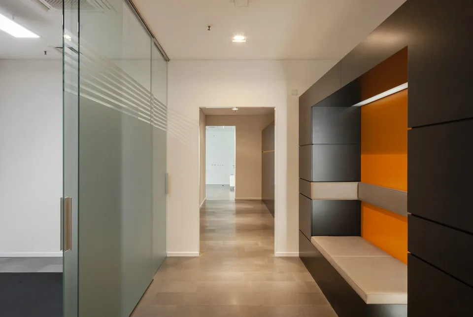 LUGANO NORD/MANNO - GRAND ET LUMINEUX BUREAU DE 233 M² À LOUER (REF. 110)